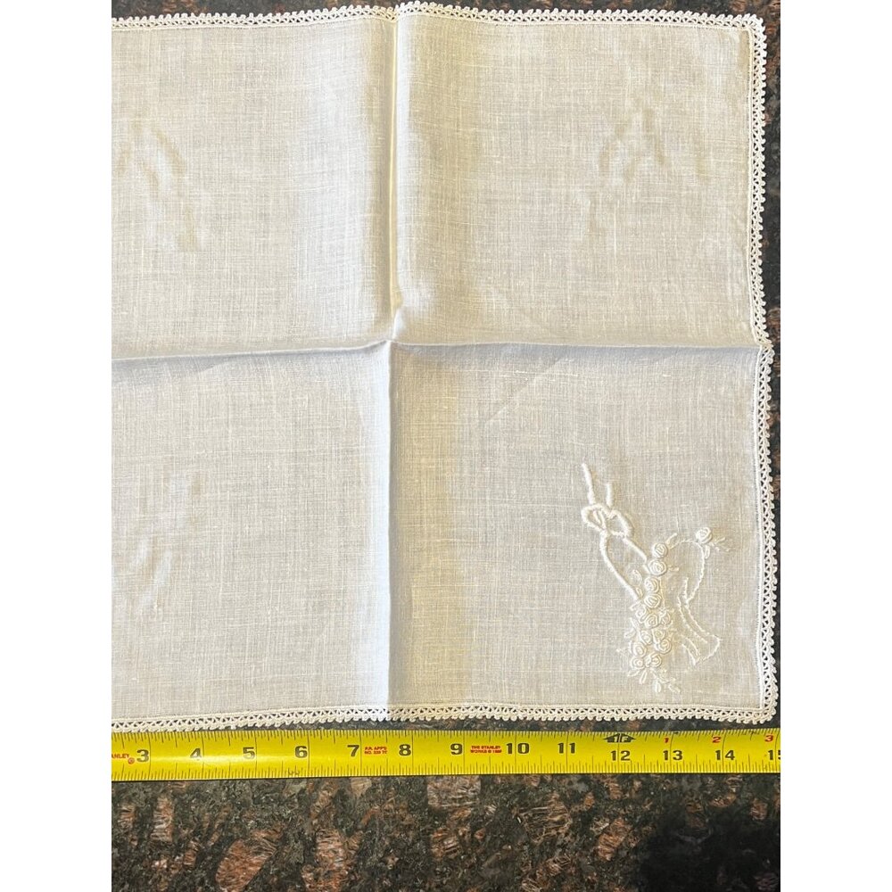 White Linen Napkins With Hand Embroidered Floral Basket Design & Lacey Edging Se - Picture 5 of 10